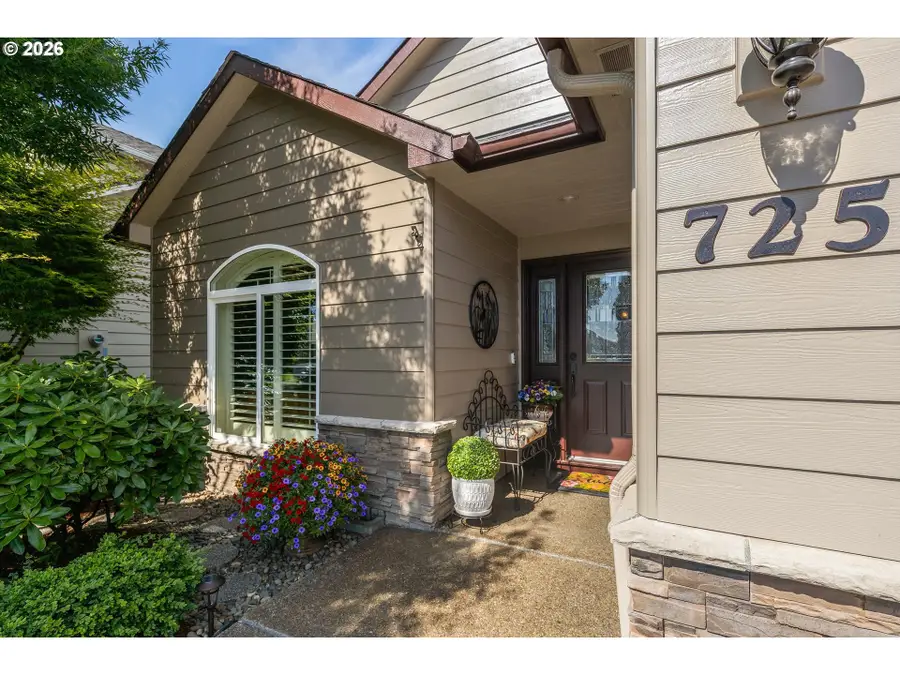 725 SE Saint Andrews Ln, Dallas, OR 97338 - #3