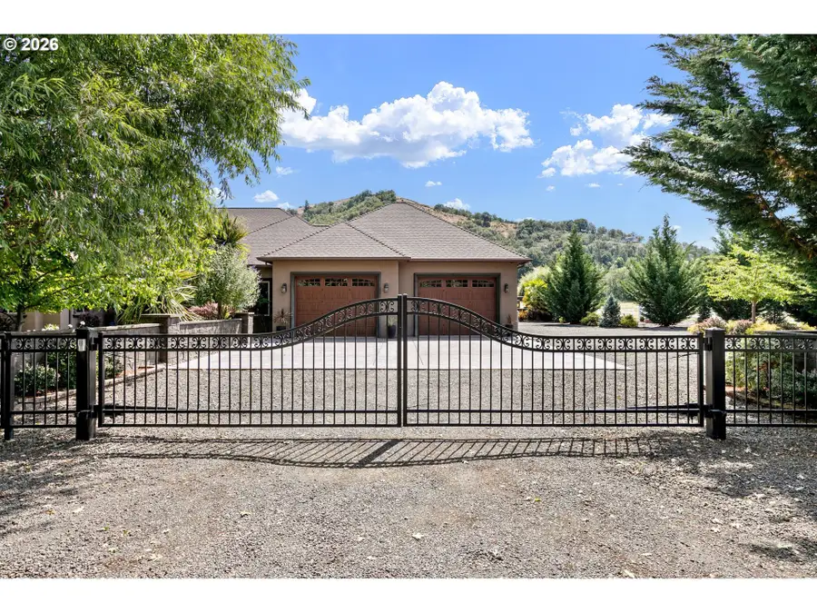1025 Echo Dr, Roseburg, OR 97470 - #2