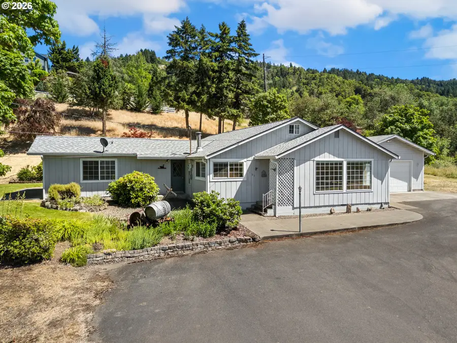 1183 W Lookingglass Rd, Roseburg, OR 97471 - #2