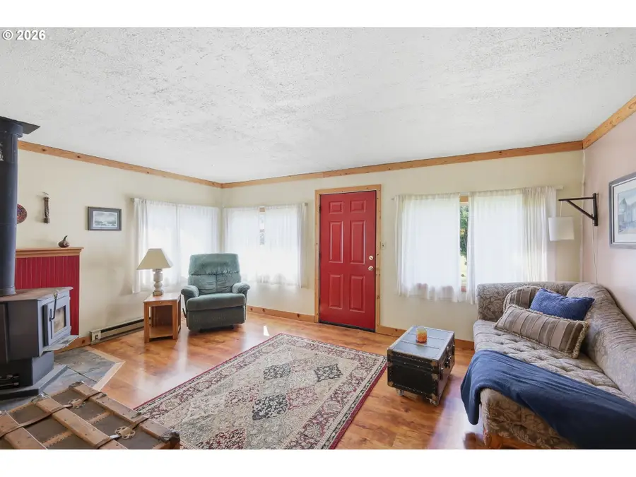82861 Minnick Rd, Dexter, OR 97431 - #3