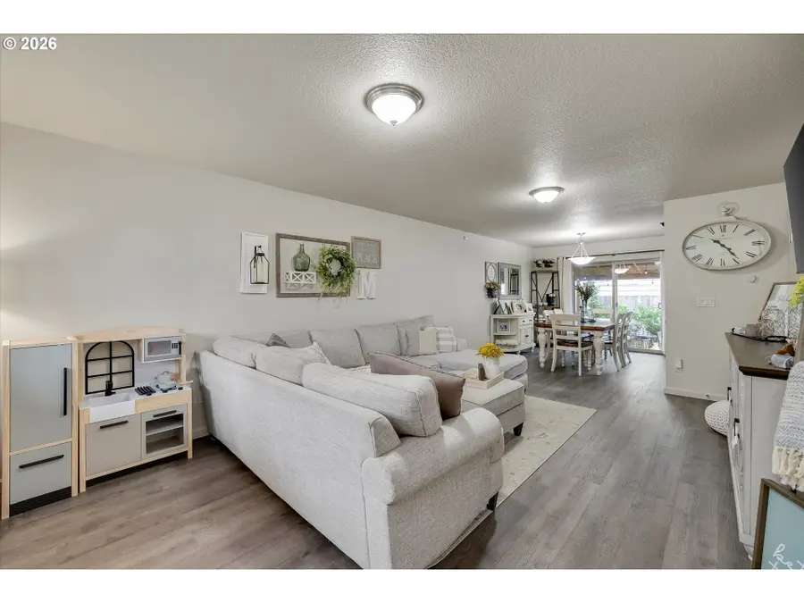 735 Garden Ct, Molalla, OR 97038 - #3