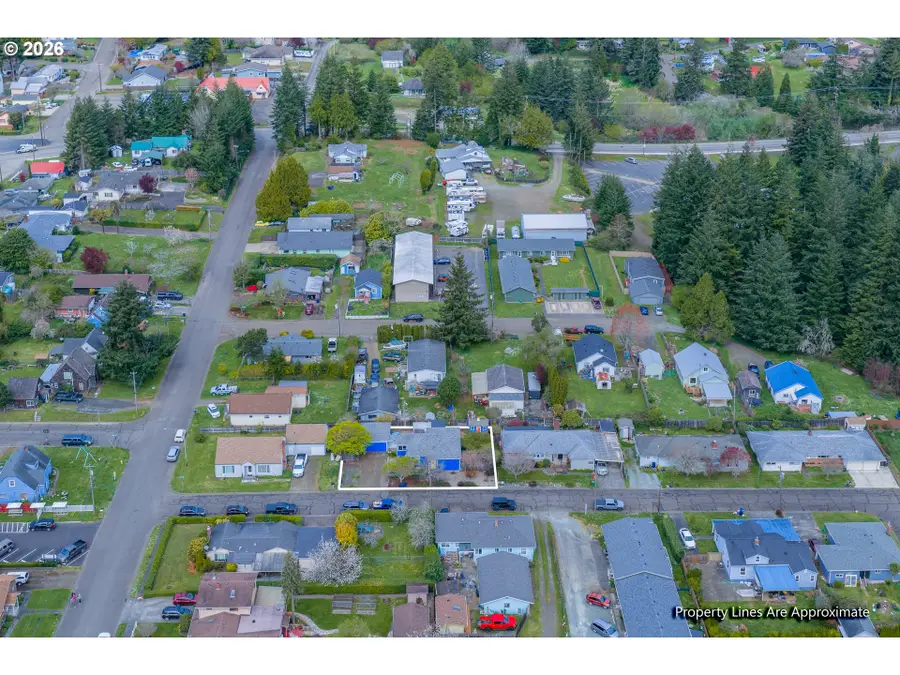 1070 W 11th St, Coquille, OR 97423 - #3