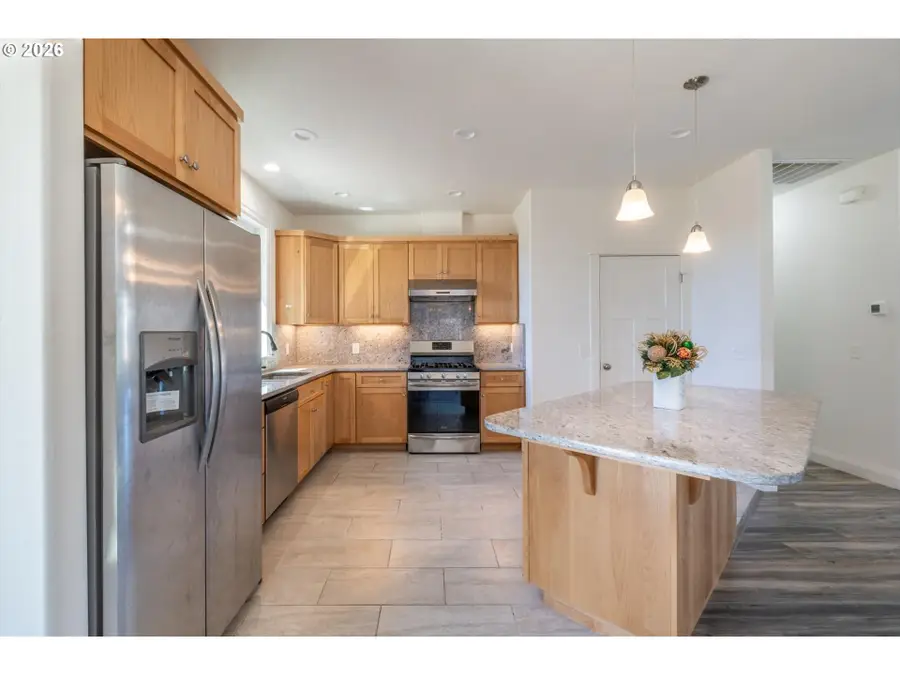 2010 Roosevelt Loop, North Bend, OR 97459 - #3