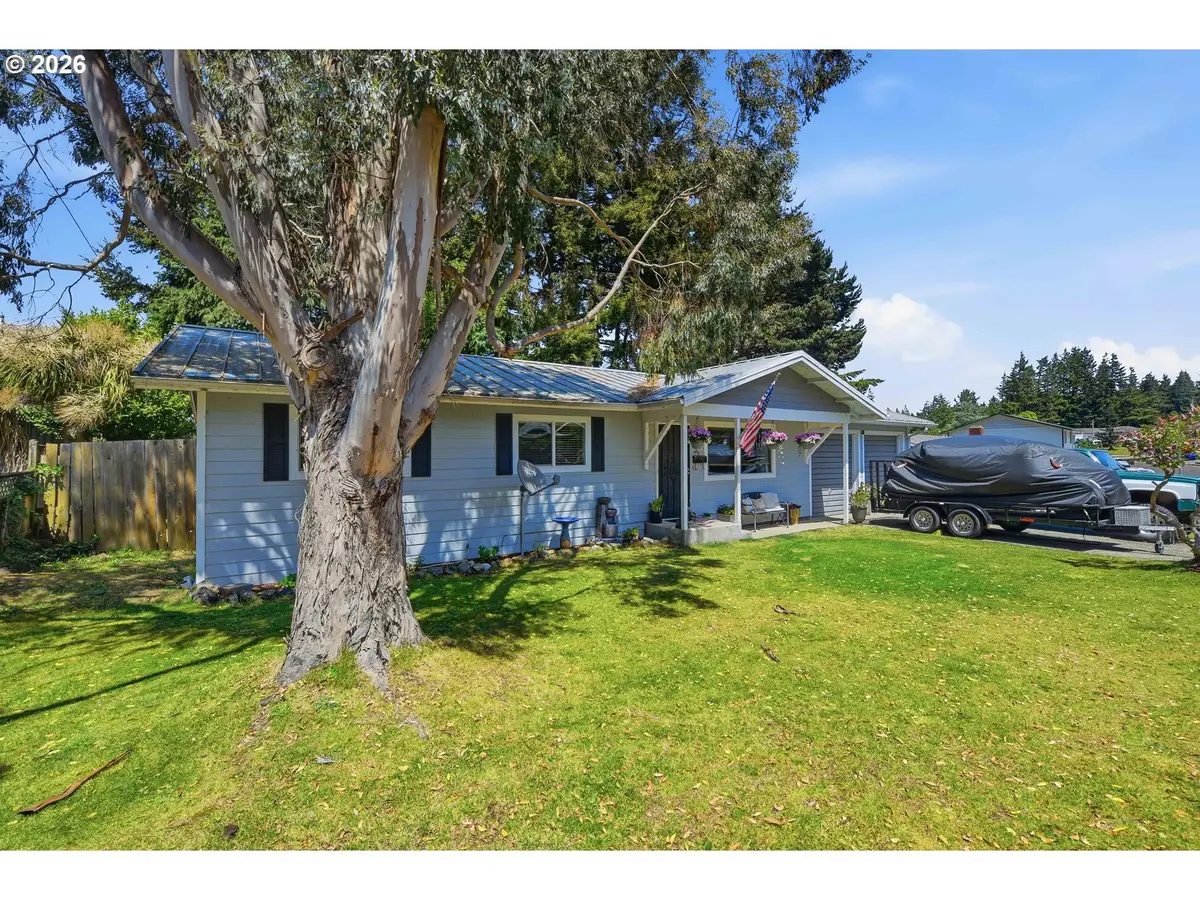 3854 Vista Dr, North Bend, OR 97459 - #1