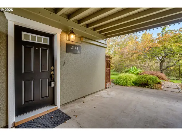 2141 W 15th Ct, Eugene, OR 97402