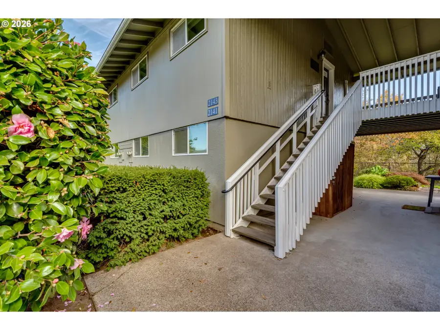 2141 W 15th Ct, Eugene, OR 97402 - #3