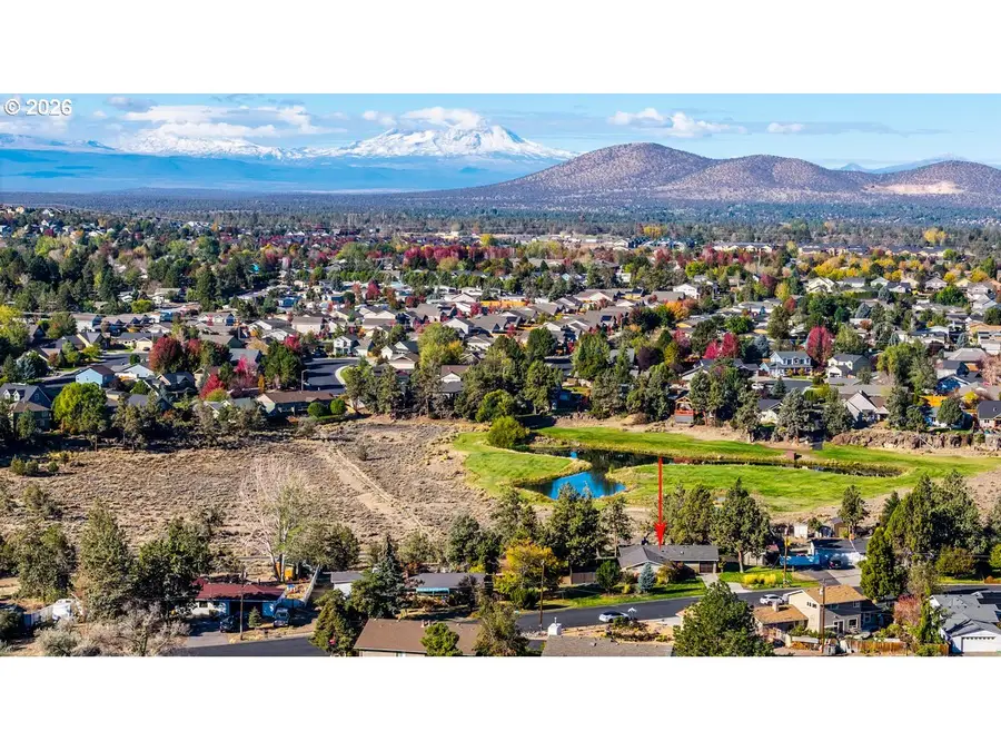 1233 SW Canyon Dr, Redmond, OR 97756 - #2