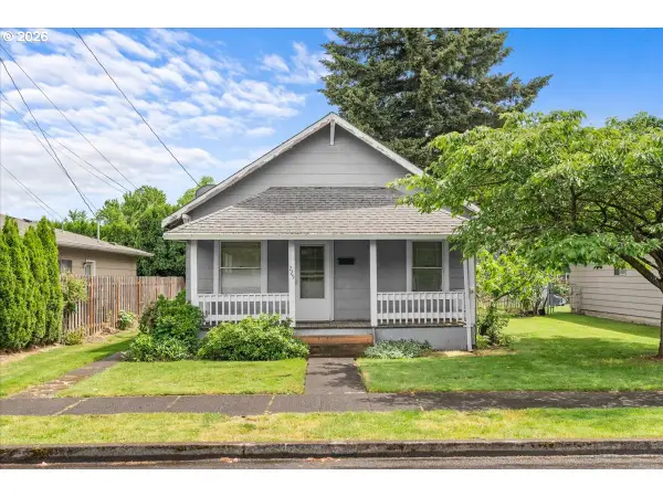 225 W Berkeley St, Gladstone, OR 97027