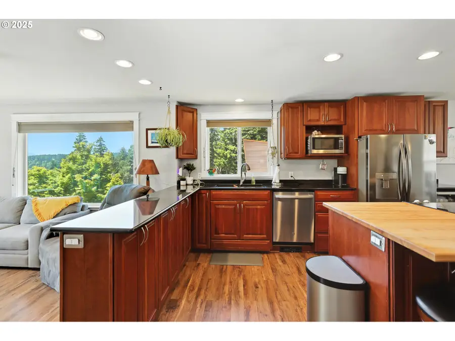 438 NW Roselawn St, Stevenson, WA 98648 - #3