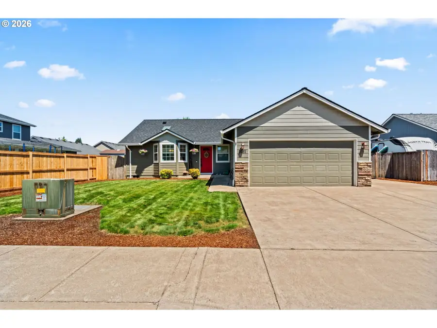 1081 Siuslaw St, Harrisburg, OR 97446 - #2