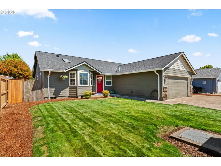1081 Siuslaw St, Harrisburg, OR 97446 - #3