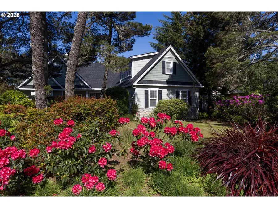 1021 Prestwick Ct, Florence, OR 97439 - #2