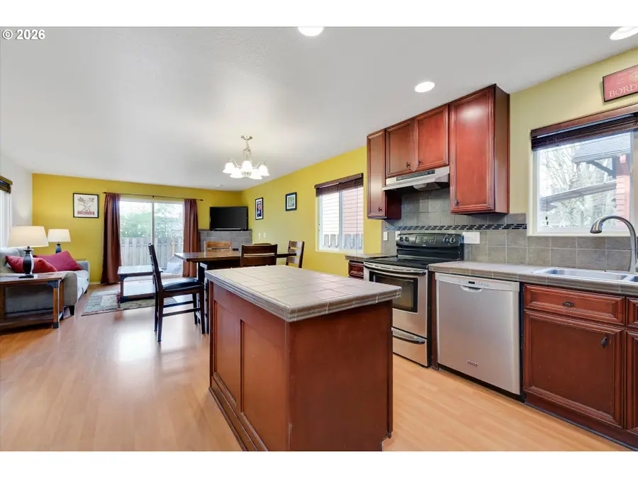 9126 SE Ash St, Portland, OR 97216 - #3