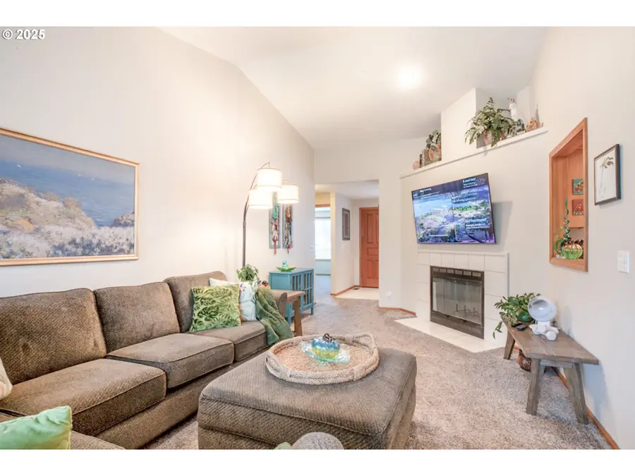 2752 Dayna Ln, Eugene, OR 97408 - Image #3