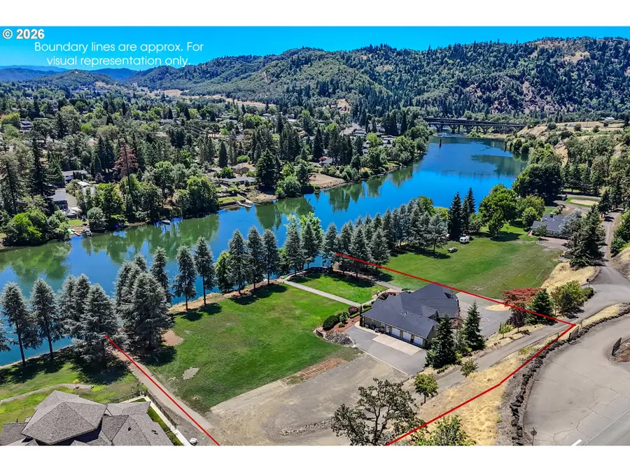 355 Boatwatch Ln #8 & 9, Roseburg, OR 97470 - #2