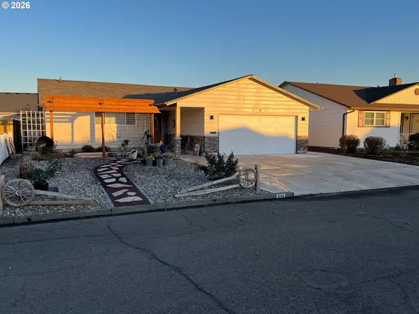 698 S Cascade Dr, Woodburn, OR 97071