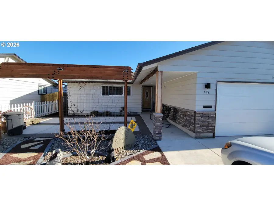 698 S Cascade Dr, Woodburn, OR 97071 - Image #2