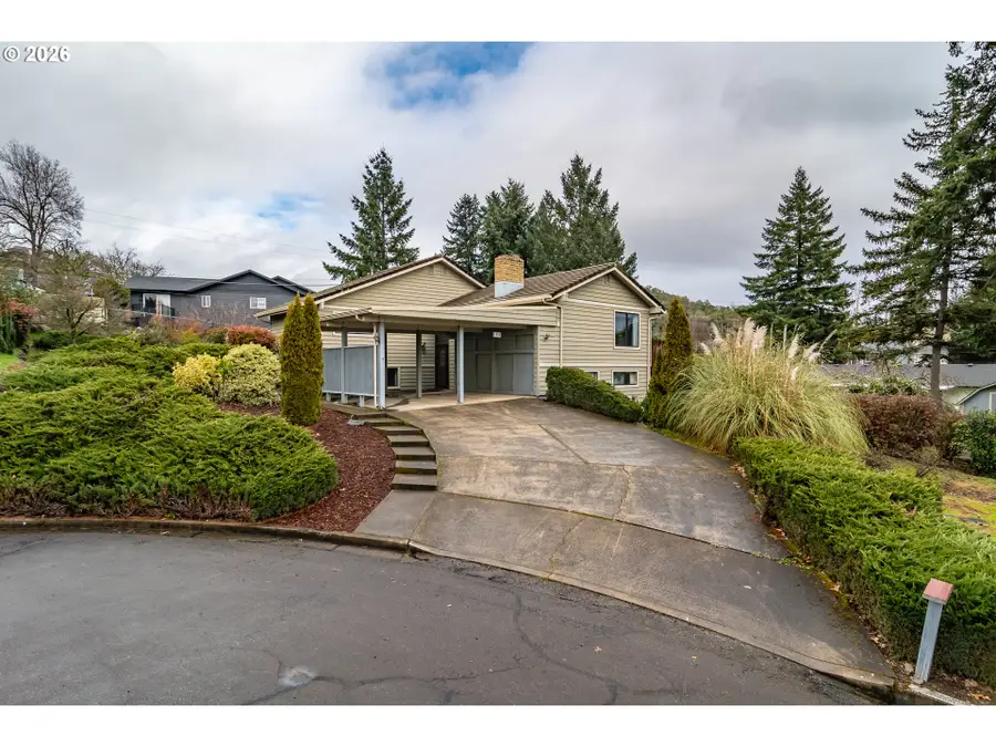 1834 NW Finch Ct, Roseburg, OR 97471 - #2