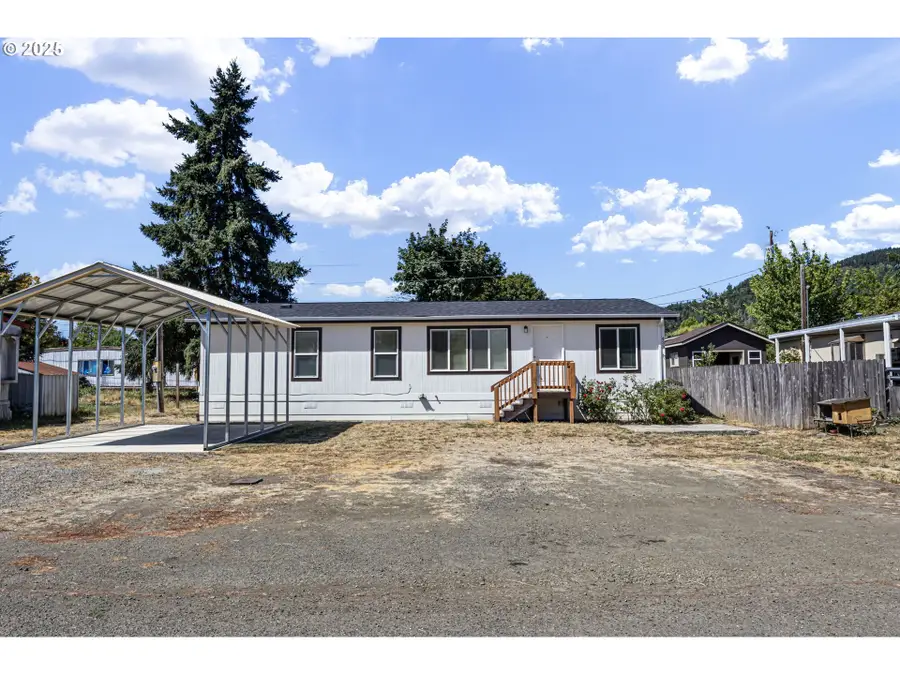 435 Spruce St, Yoncalla, OR 97499 - Image #2