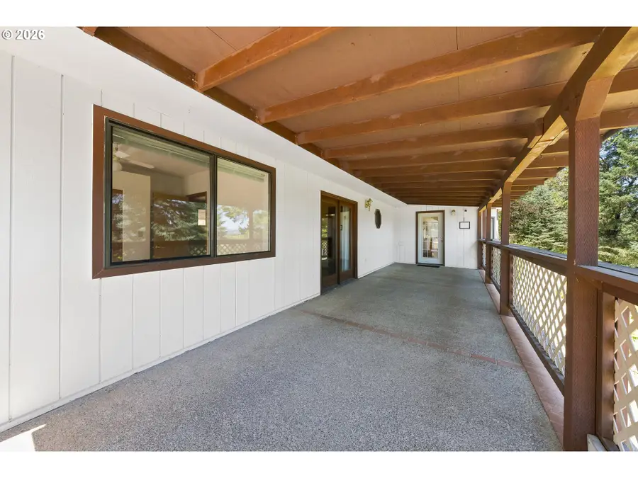 1275 Arcadia Dr, Roseburg, OR 97471 - #3