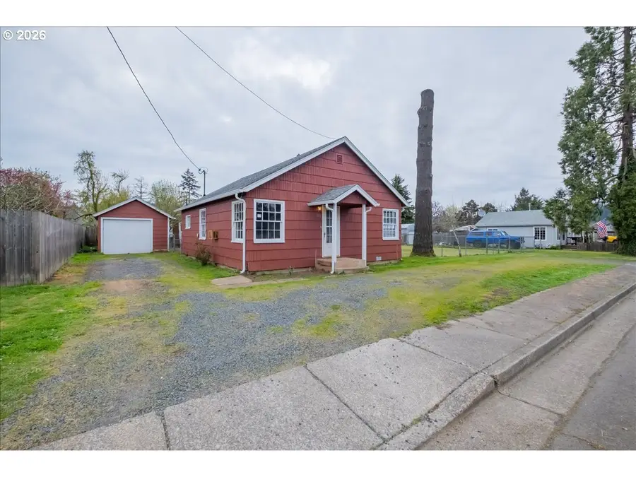 1132 2nd Ave, Sweet Home, OR 97386 - #3