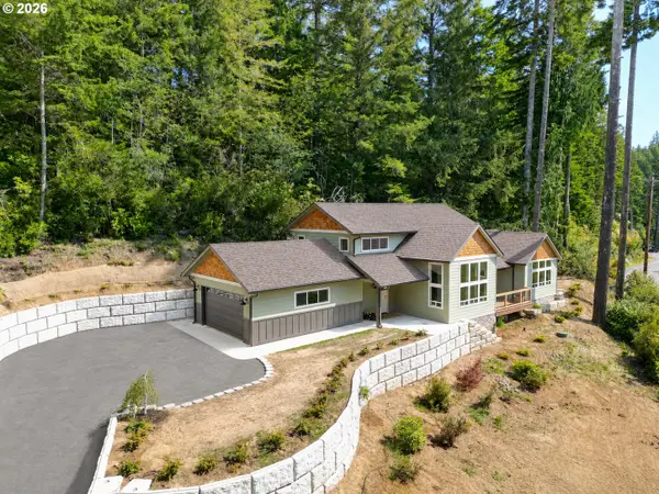 84619 East Lake Dr, Florence, OR 97439