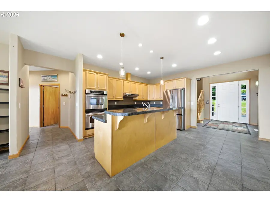 966 Lookout Rd, Castle Rock, WA 98611 - #3