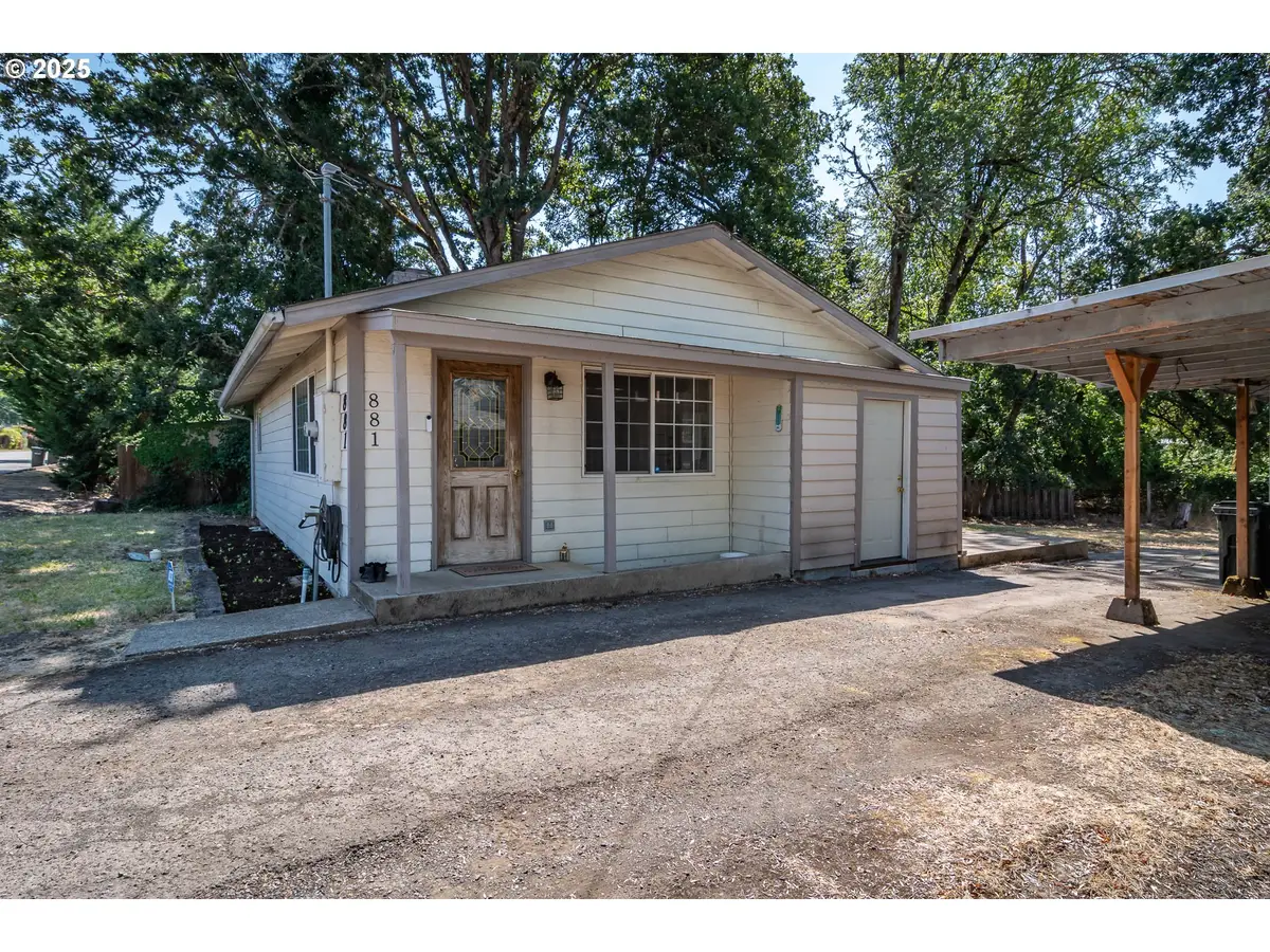 881 NE Newton Creek Dr, Roseburg, OR 97470 - Image #1