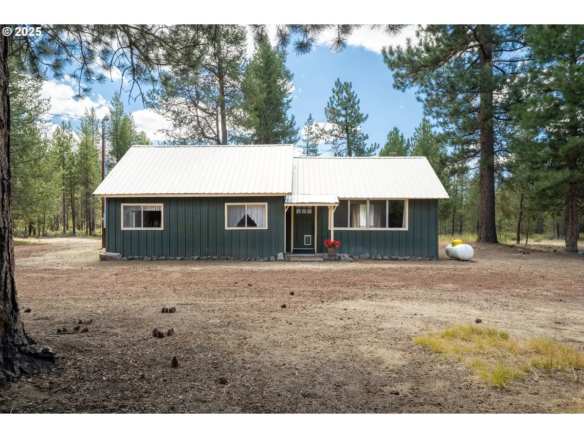 652 Chapman St, Gilchrist, OR 97737 - Image #1