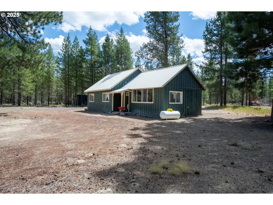 652 Chapman St, Gilchrist, OR 97737 - Image #2