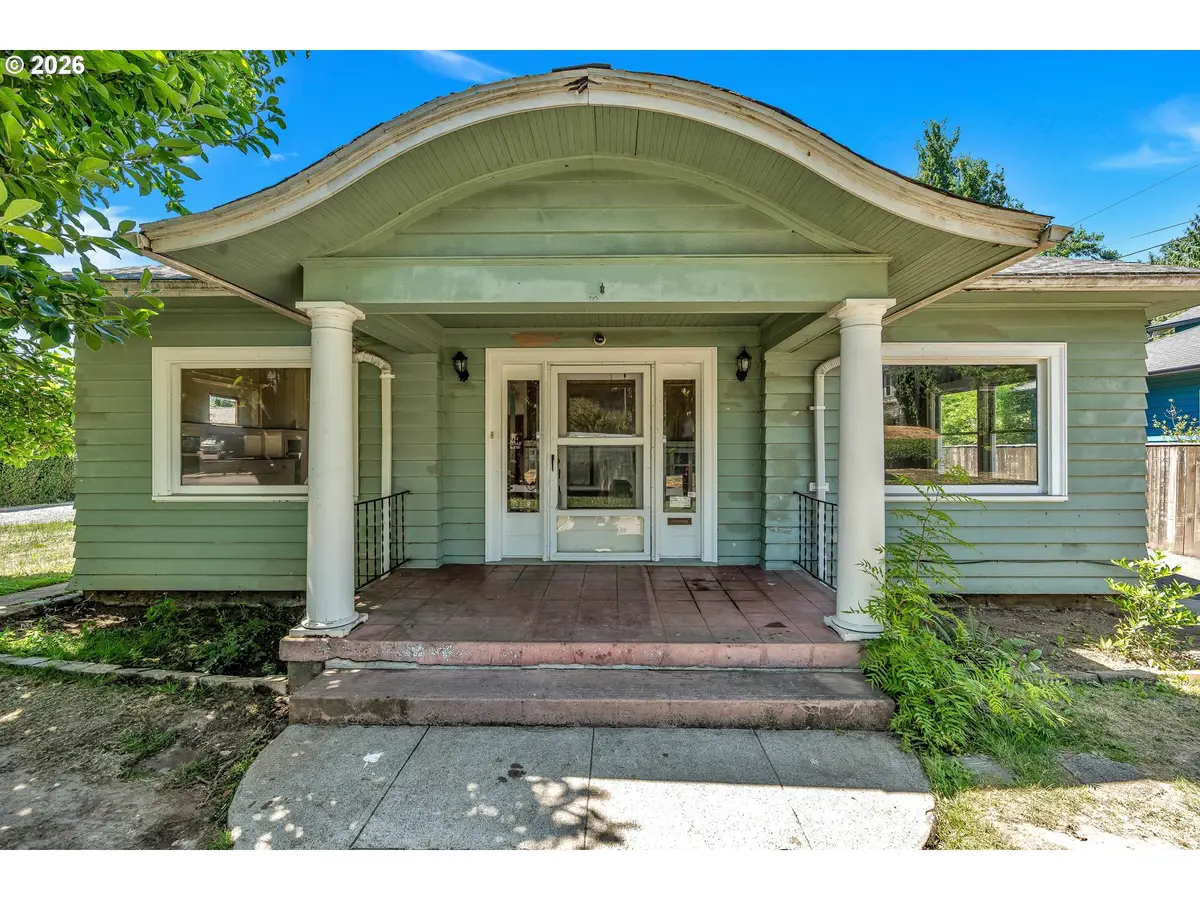 8906 N Willamette Blvd, Portland, OR 97203 - #1