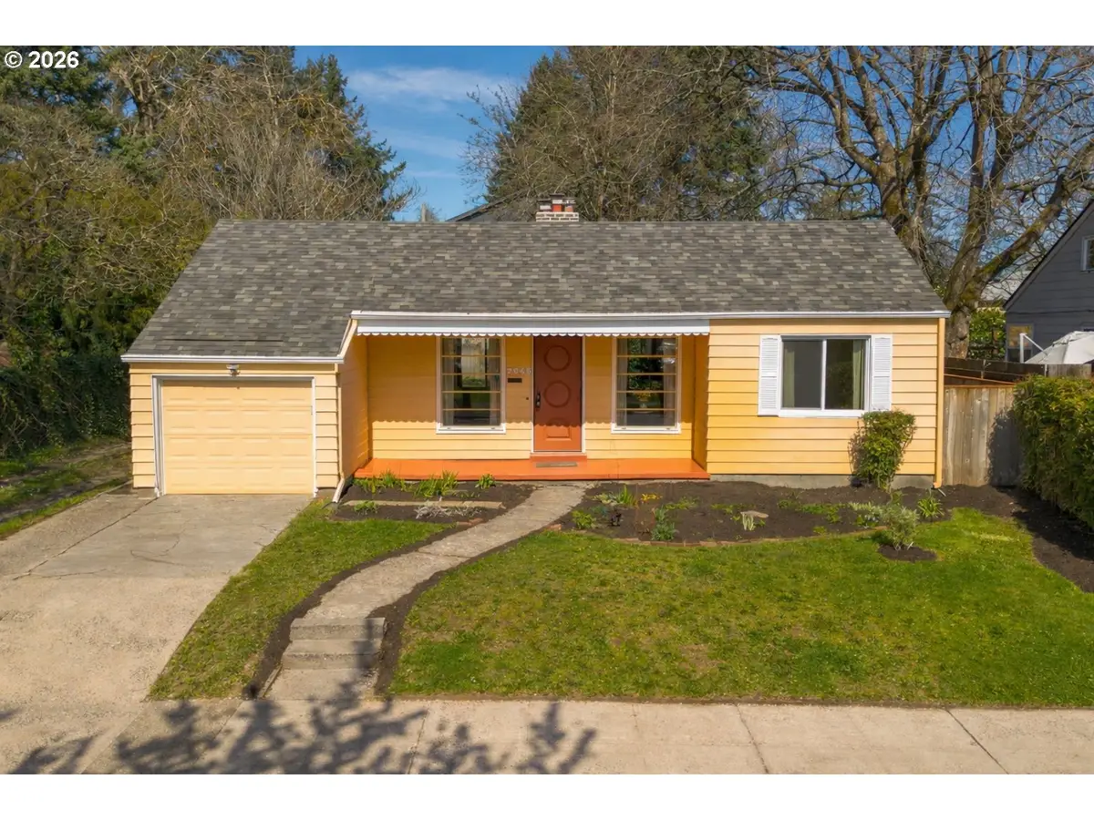 7645 SE Lincoln St, Portland, OR 97215 - #1