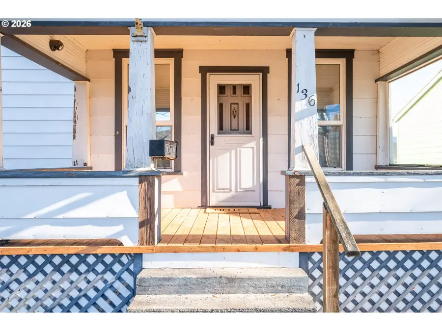 136 SW 3rd Ave, Castle Rock, WA 98611 - Image #2