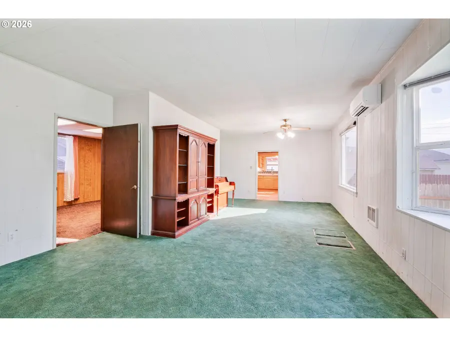 136 SW 3rd Ave, Castle Rock, WA 98611 - Image #3