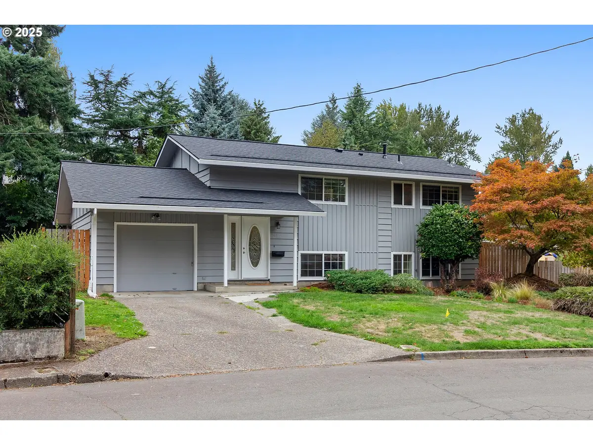 8816 SE Regents Dr, Milwaukie, OR 97222 - Image #1