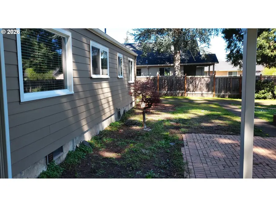 855 S 57th St, Springfield, OR 97478 - #3