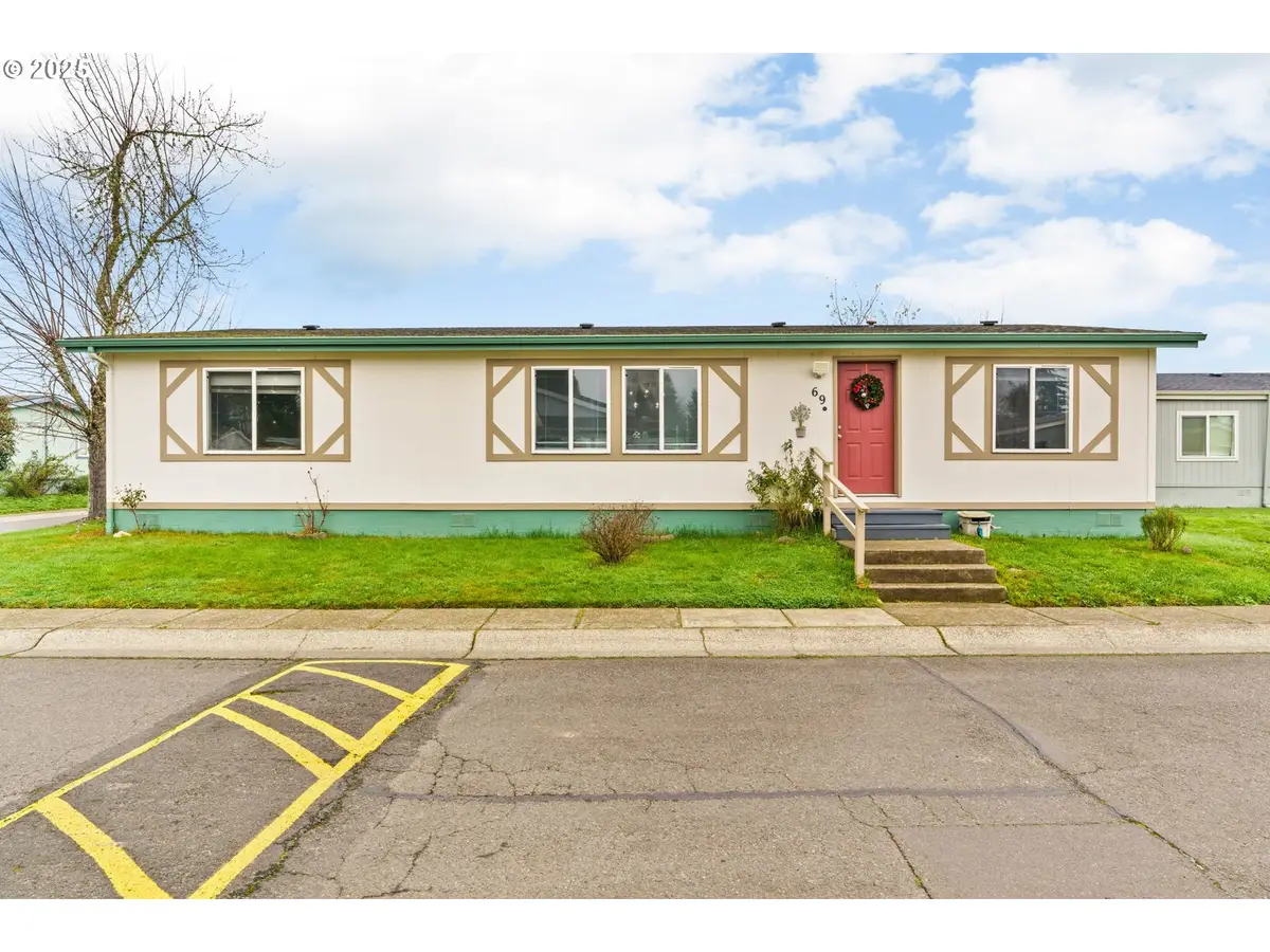 700 N Mill St #69, Creswell, OR 97426 - Image #1