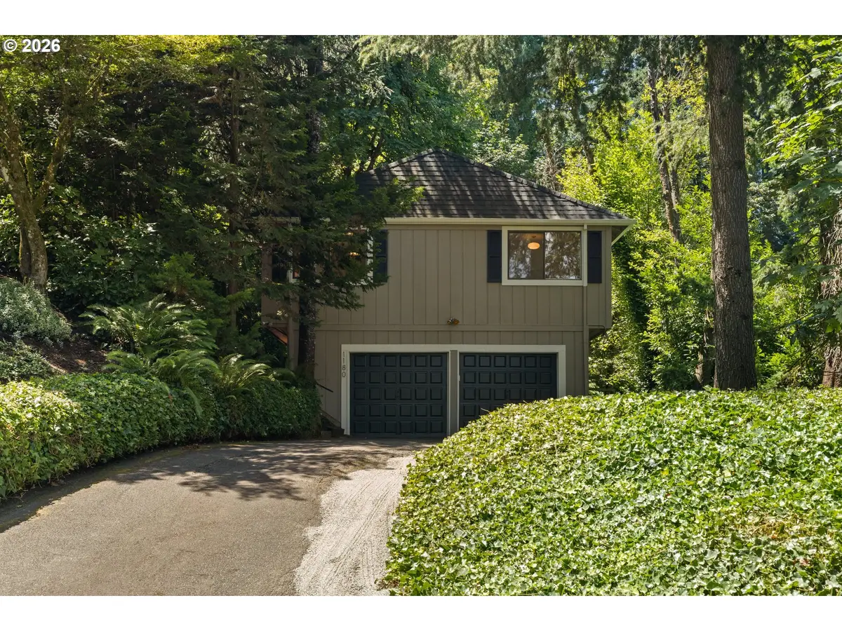 1180 Oxford Dr, Lake Oswego, OR 97034 - #1
