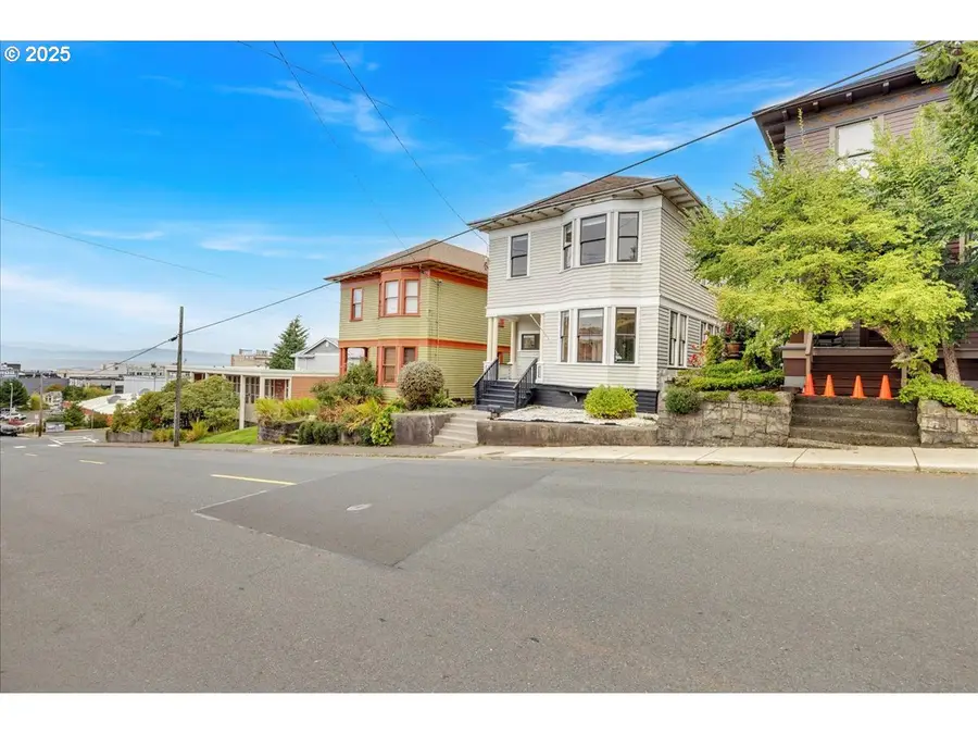 674 11th St, Astoria, OR 97103 - #2