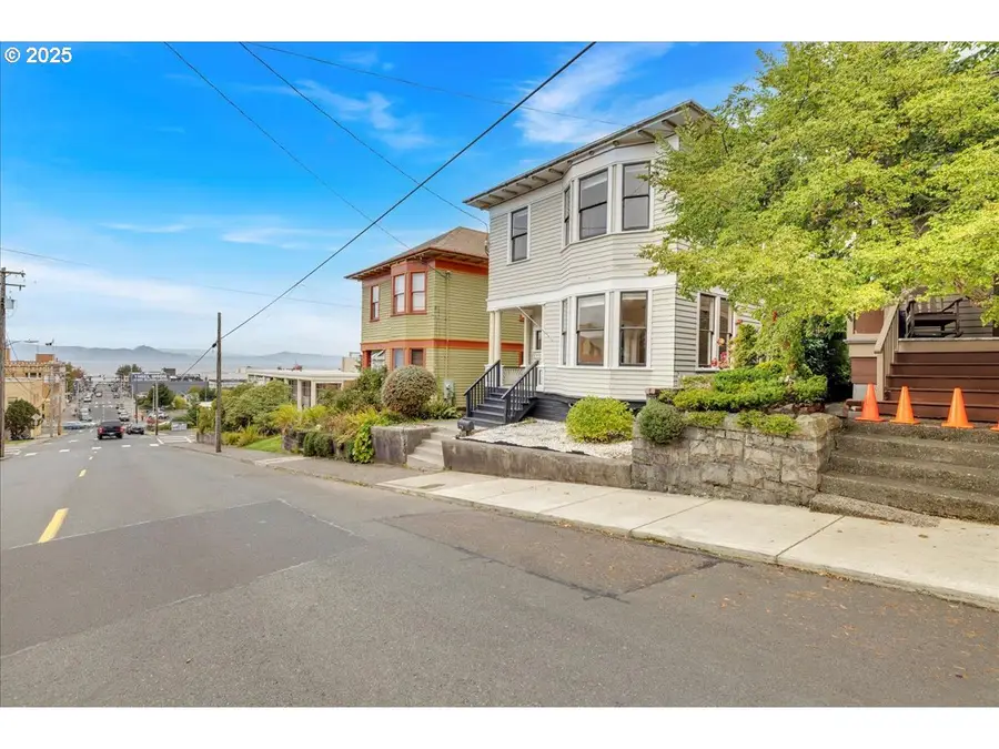674 11th St, Astoria, OR 97103 - #3