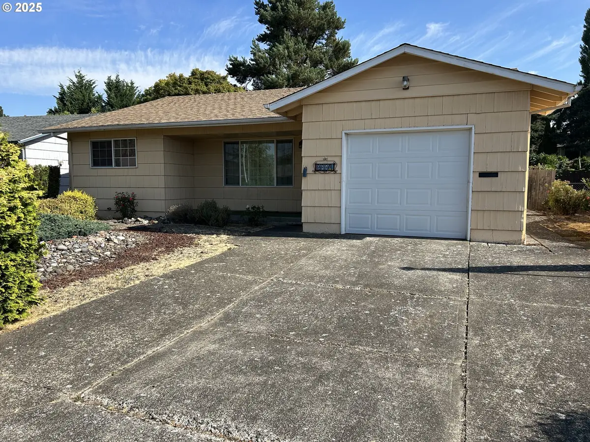 2301 Oregon Ct, Woodburn, OR 97071 - Image #1