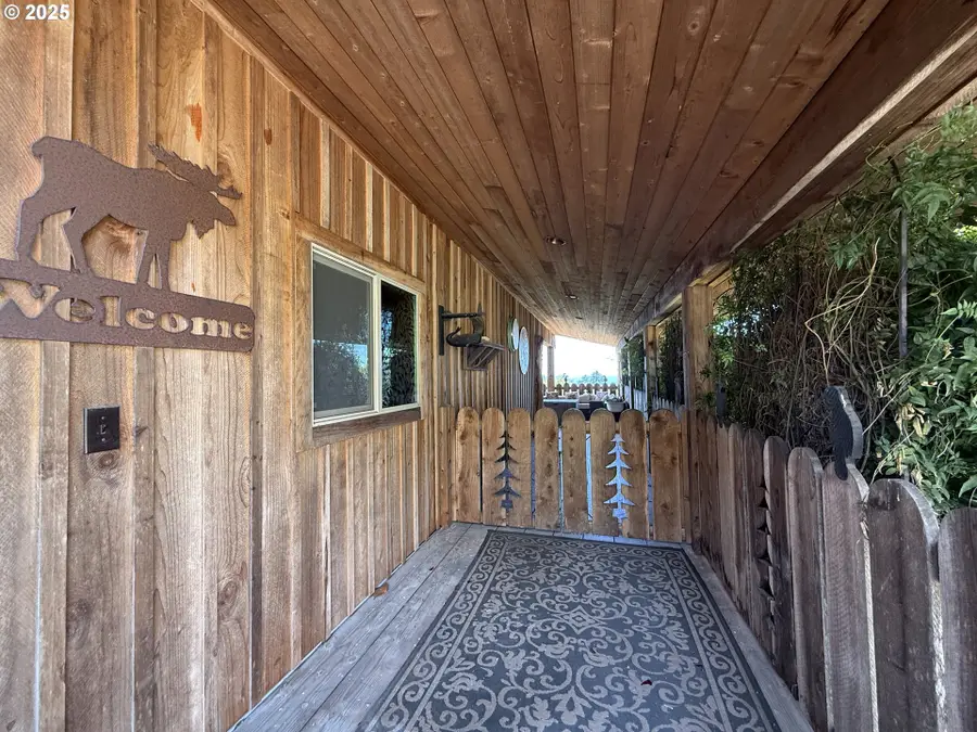 99106 E Freeman Ln, Brookings, OR 97415 - Image #2