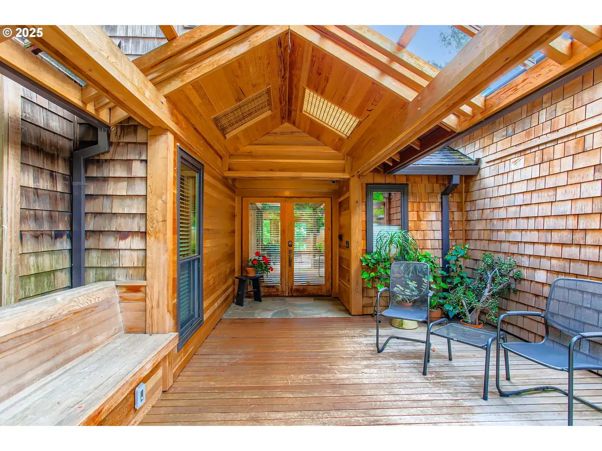 3902 SW Mount Adams Dr, Portland, OR 97239 - Image #1