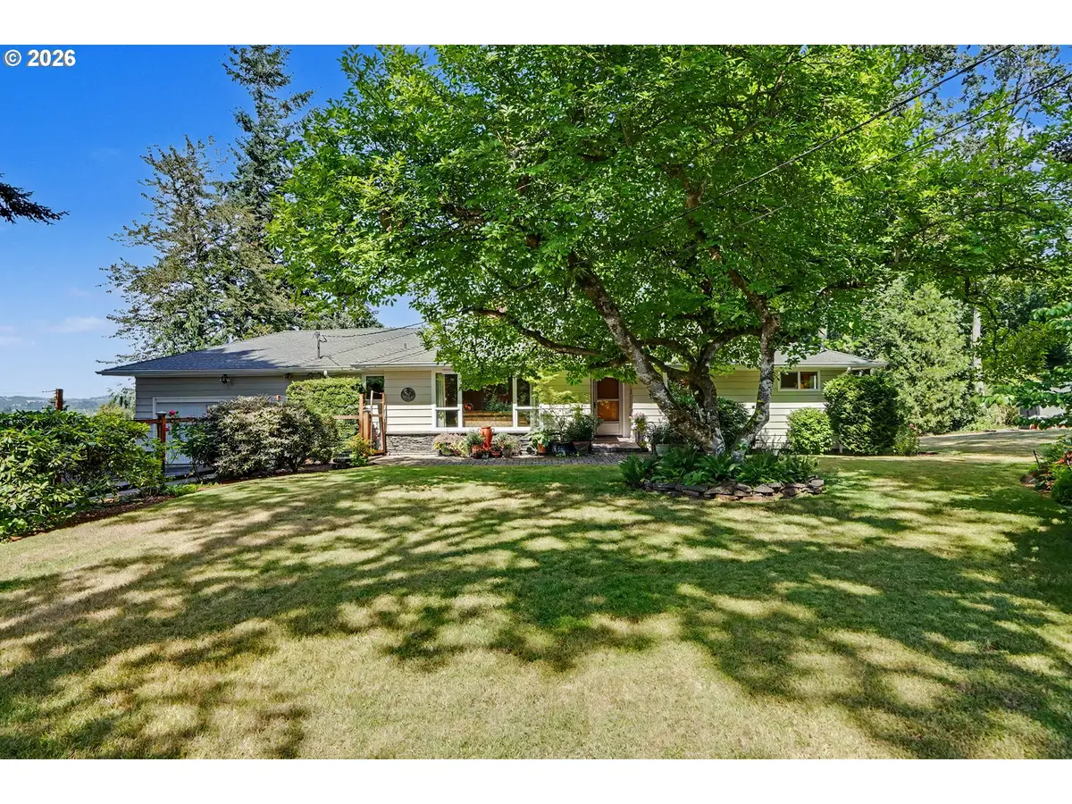 315 Edgewood Dr, Silverton, OR 97381 - #1