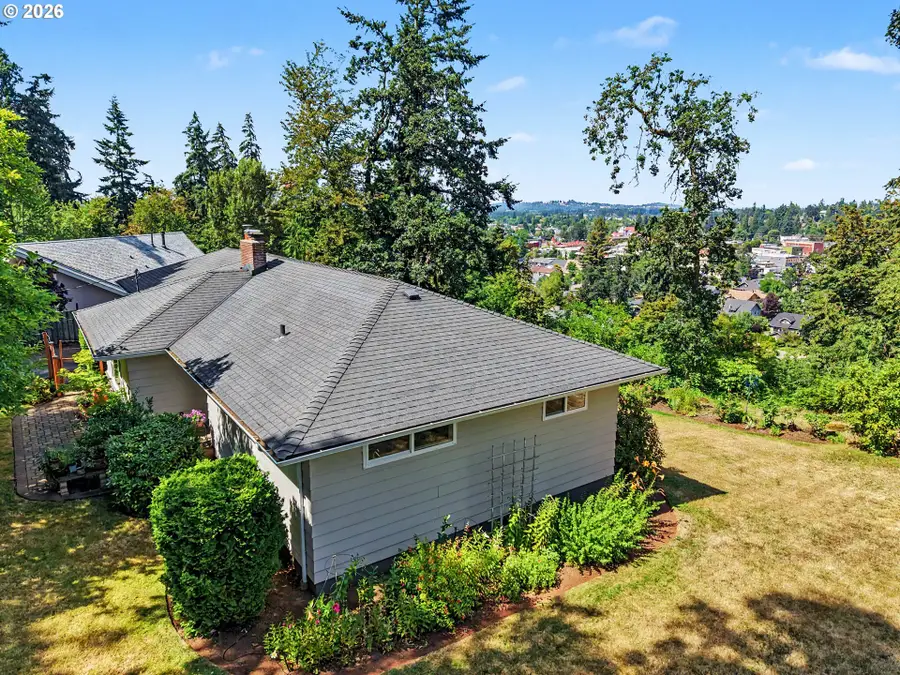 315 Edgewood Dr, Silverton, OR 97381 - #3