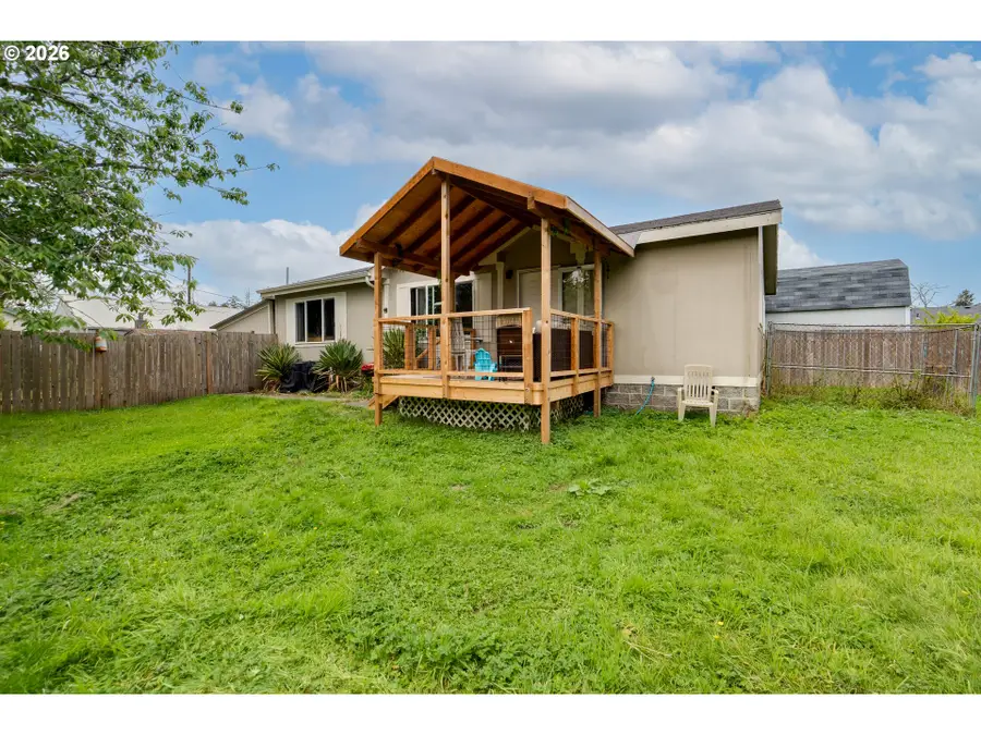 291 NW 1st St, Warrenton, OR 97146 - #2
