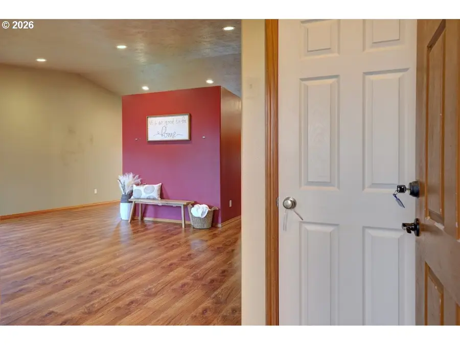 682 NW 9th St, Warrenton, OR 97146 - #3