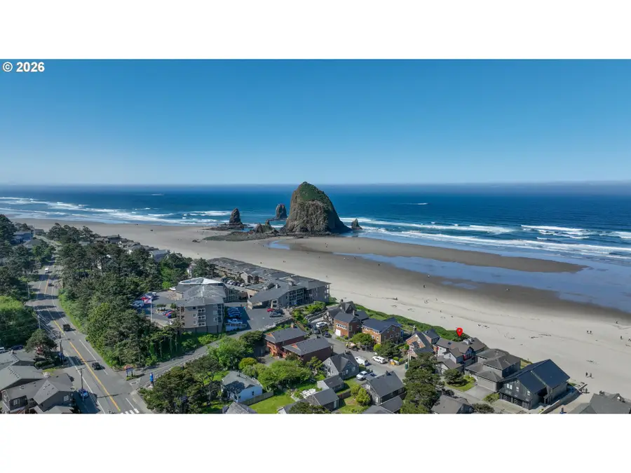 1360 Pacific St, Cannon Beach, OR 97110 - #2