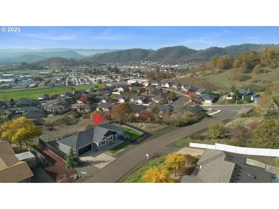 1916 NE Todd St, Roseburg, OR 97470 - Image #2