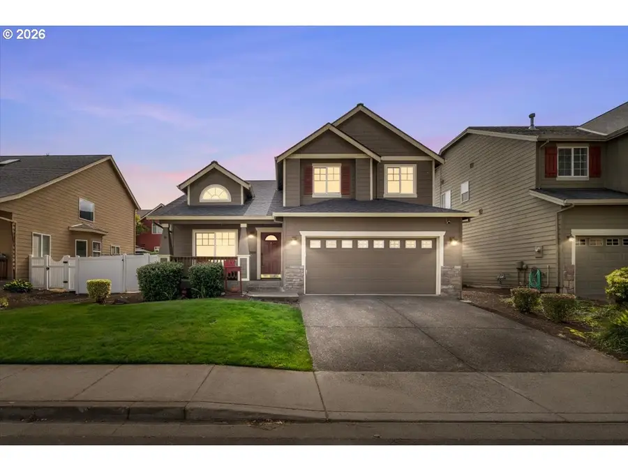 881 N 28th Ave, Cornelius, OR 97113 - #2